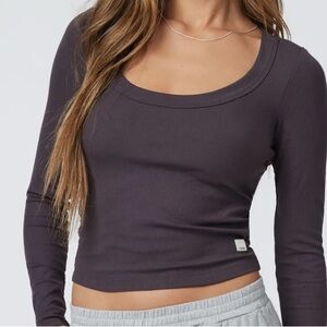 Long sleeve pose scoop tee